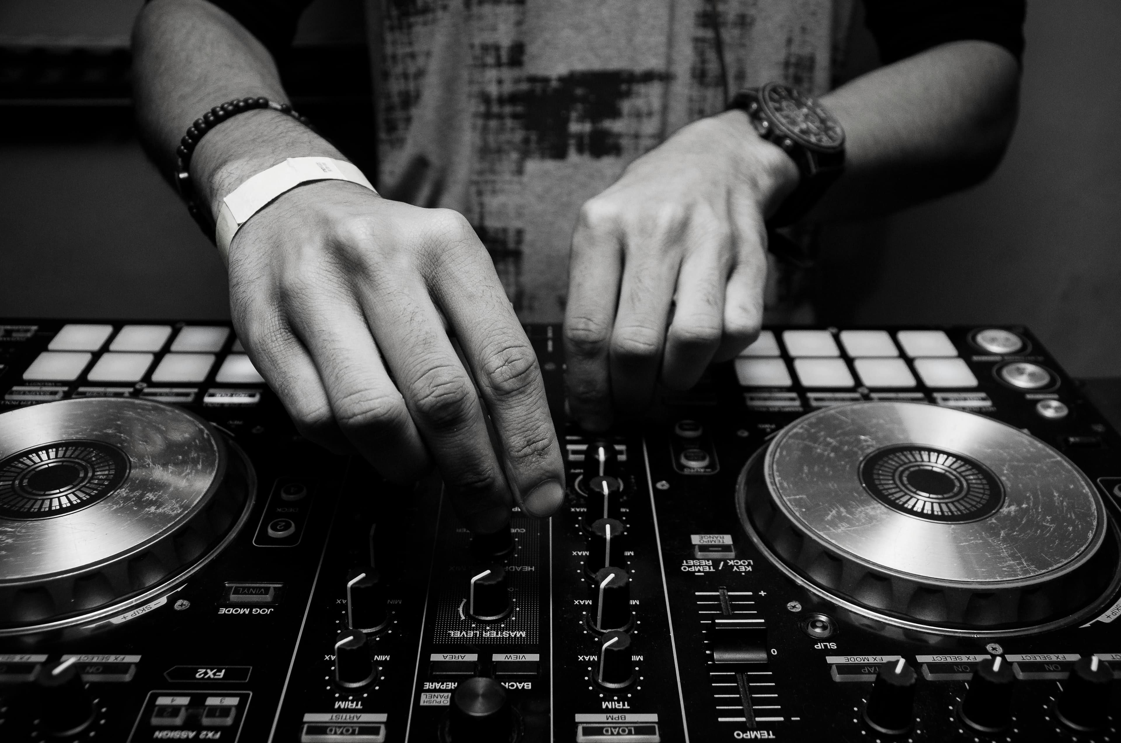 DJ Sona